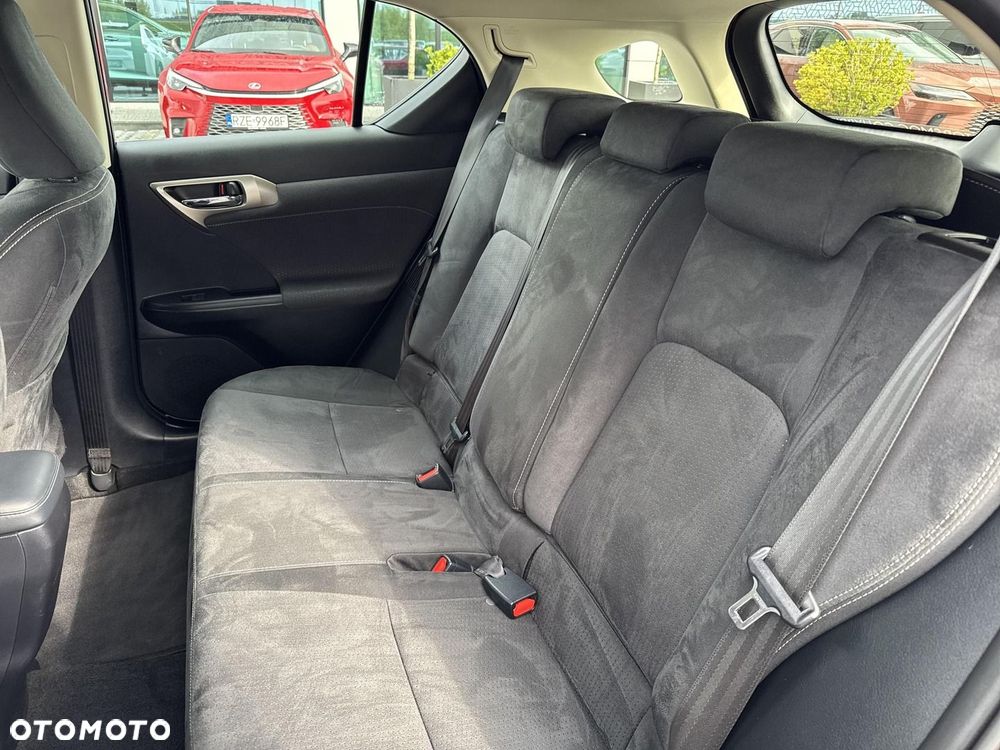 Lexus CT - 18