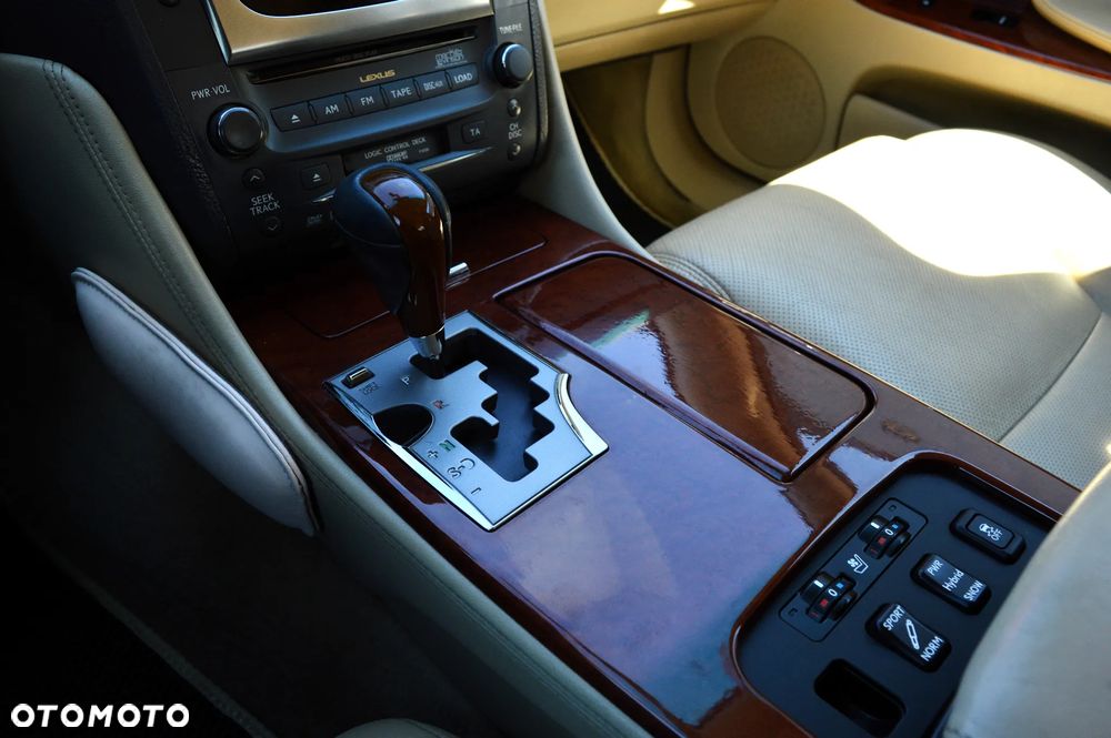 Lexus GS 450h Prestige + - 24
