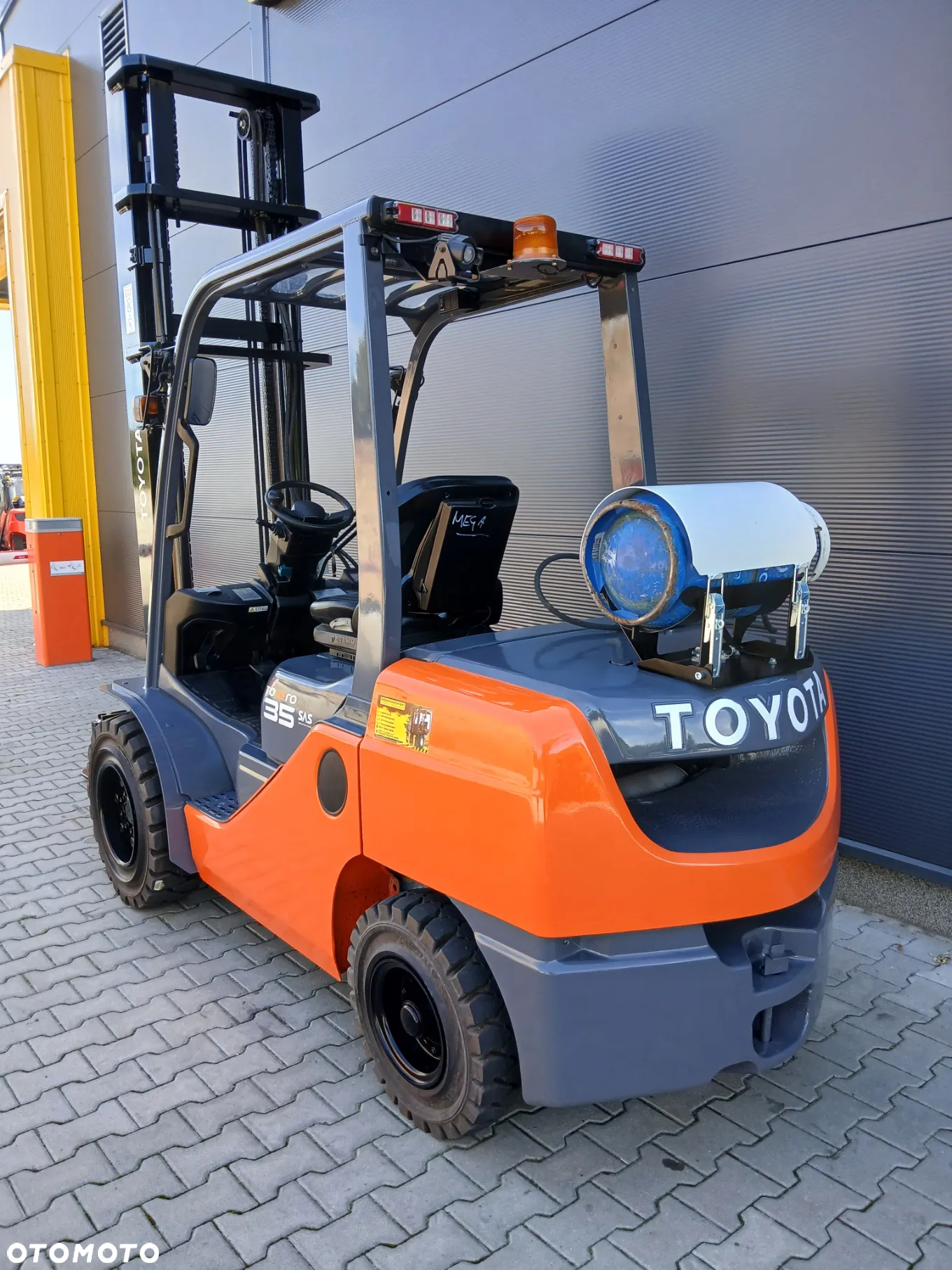 Toyota 02-8FGJF35 - 5