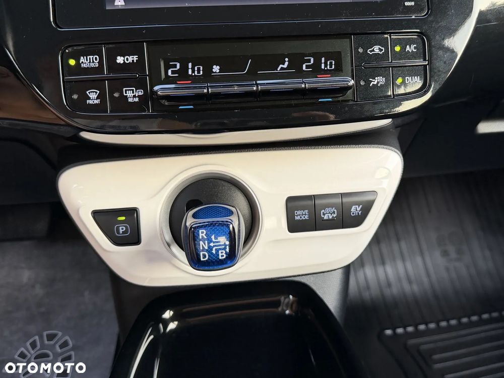 Toyota Prius Hybrid Executive - 31