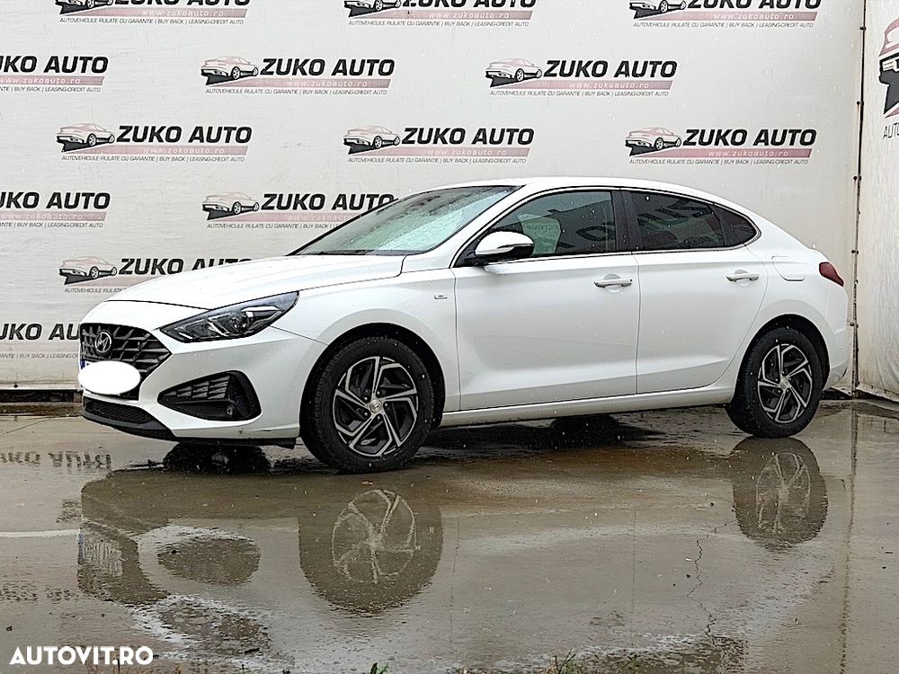 Hyundai i30 1.5 T-GDI 160CP MHEV 5DR M/T Highway - 3