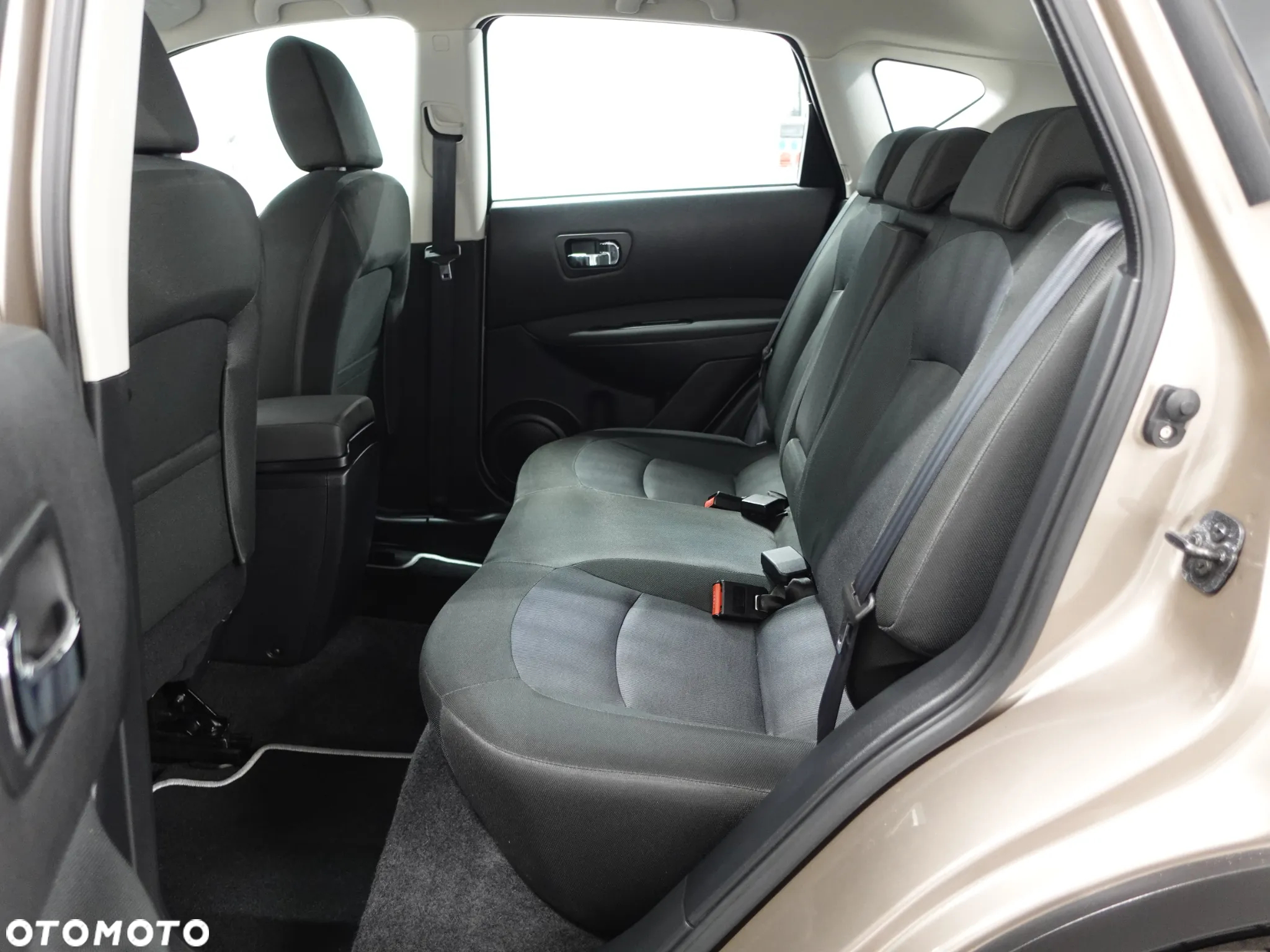 Nissan Qashqai - 25