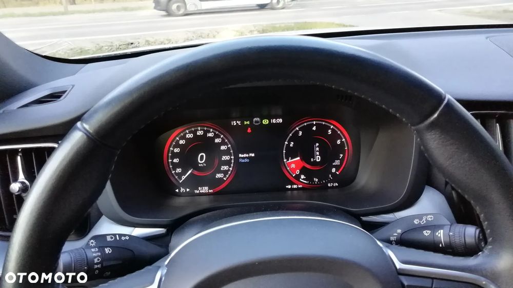 Volvo XC 60 T5 AWD Momentum - 9