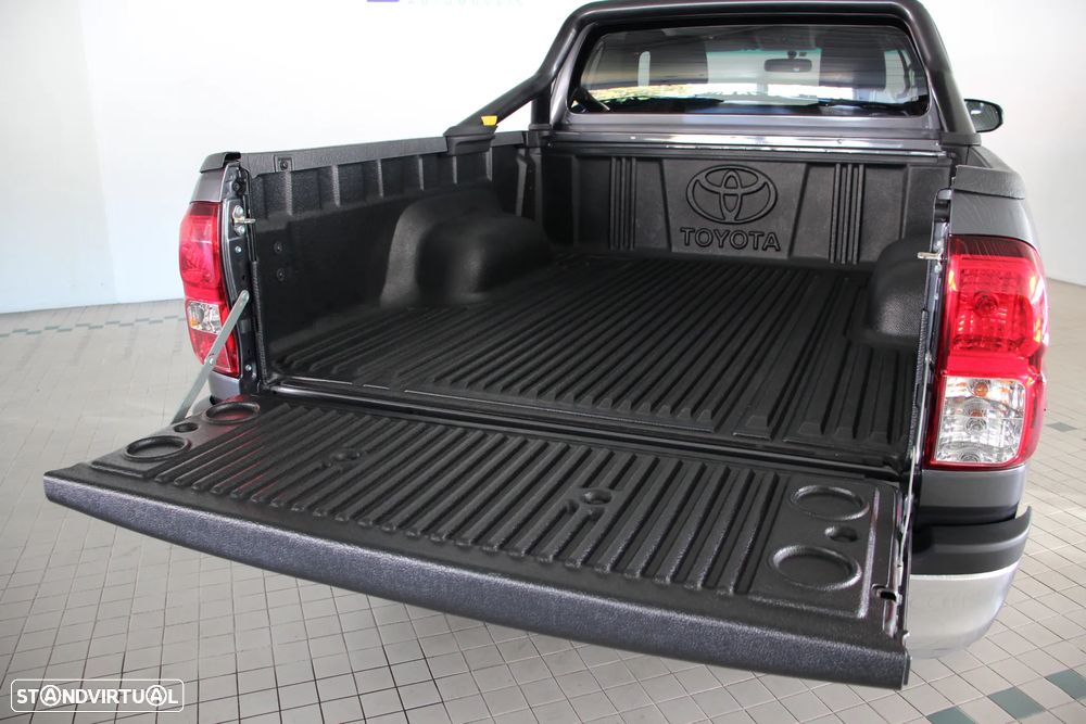 Toyota HILUX 2.4 D-4D 4WD CE Trial 3L - 17