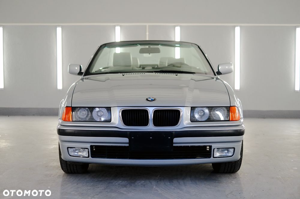 BMW Seria 3 323i - 2