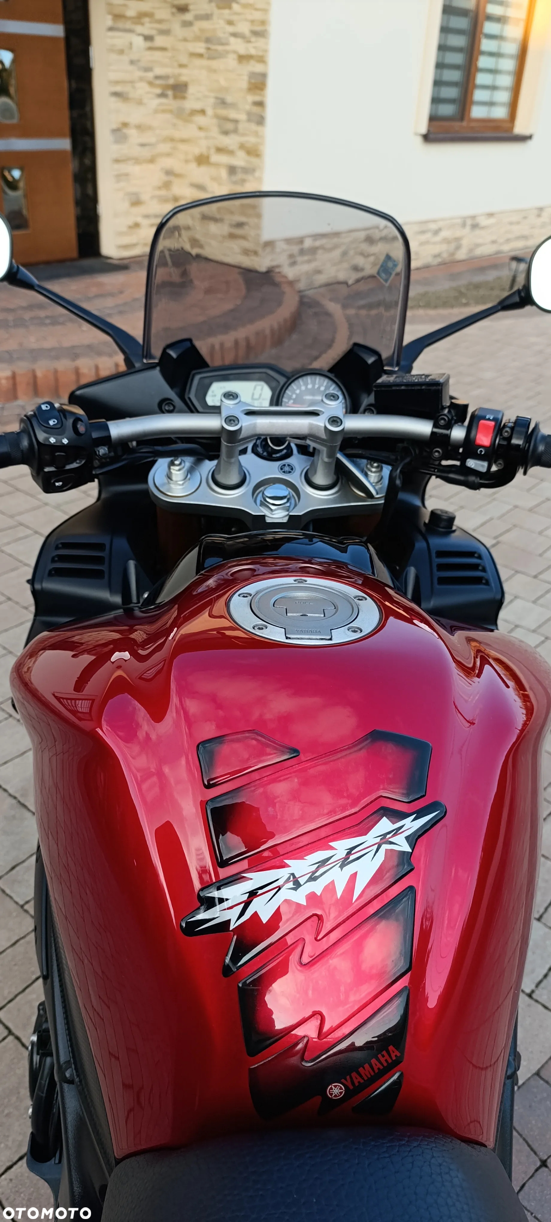 Yamaha FZ - 11