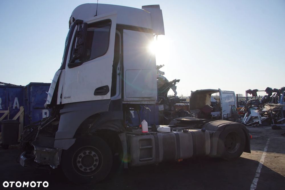 Pojazd na części - Mercedes Actros MP4 1845 12.8 449 KM OM471LA G211-12 9147 2018R Silnik Skrzynia Drzwi Grill Siodło Zbiornik Lampa Lusterko Deska Kokpit Sterownik Moduł Czujnik Licznik Panel Kierownica - 4