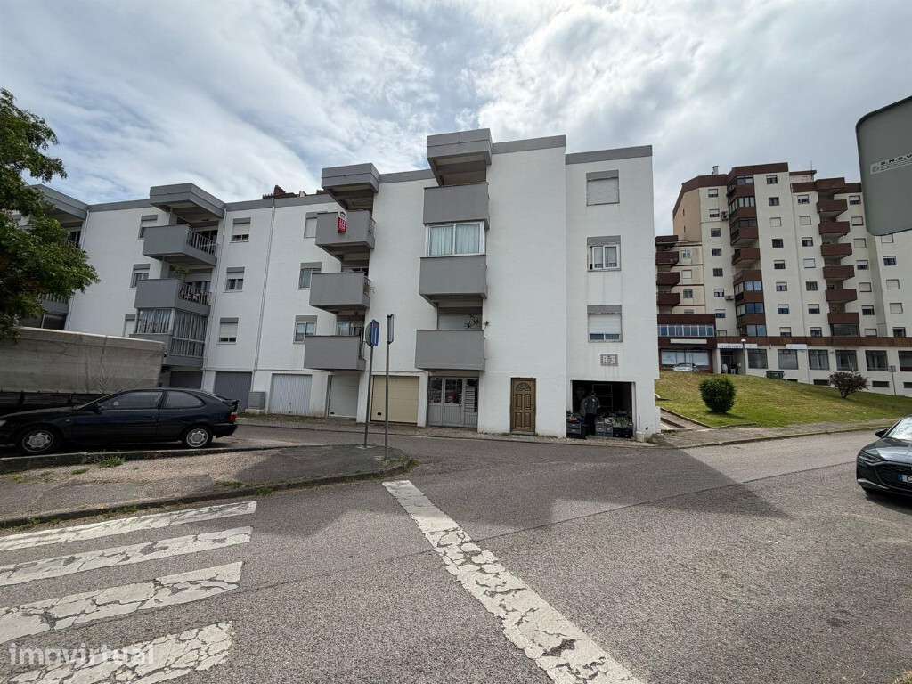 Apartamento T3 em zona da Quinta da Fonte, Vale das Flores, Coimbra - Grande imagem: 2/12