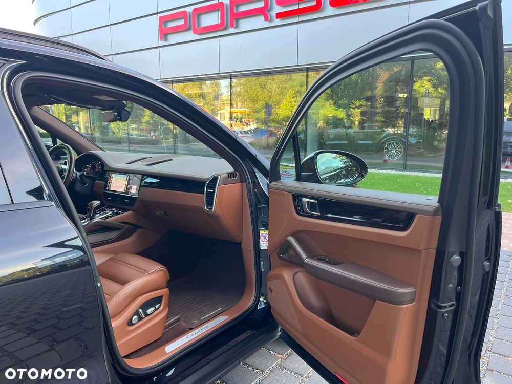 Porsche Cayenne Platinum Edition - 16