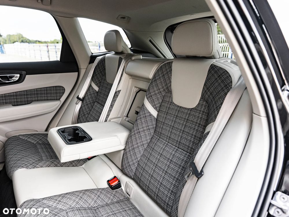 Volvo XC 60 D3 Momentum Pro - 24