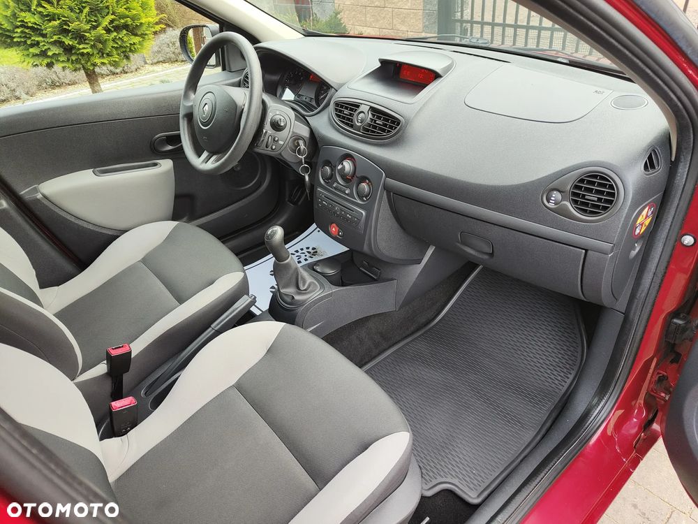 Renault Clio 1.2 16V 75 Expression - 11