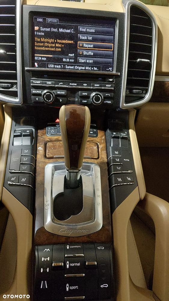 Porsche Cayenne - 4