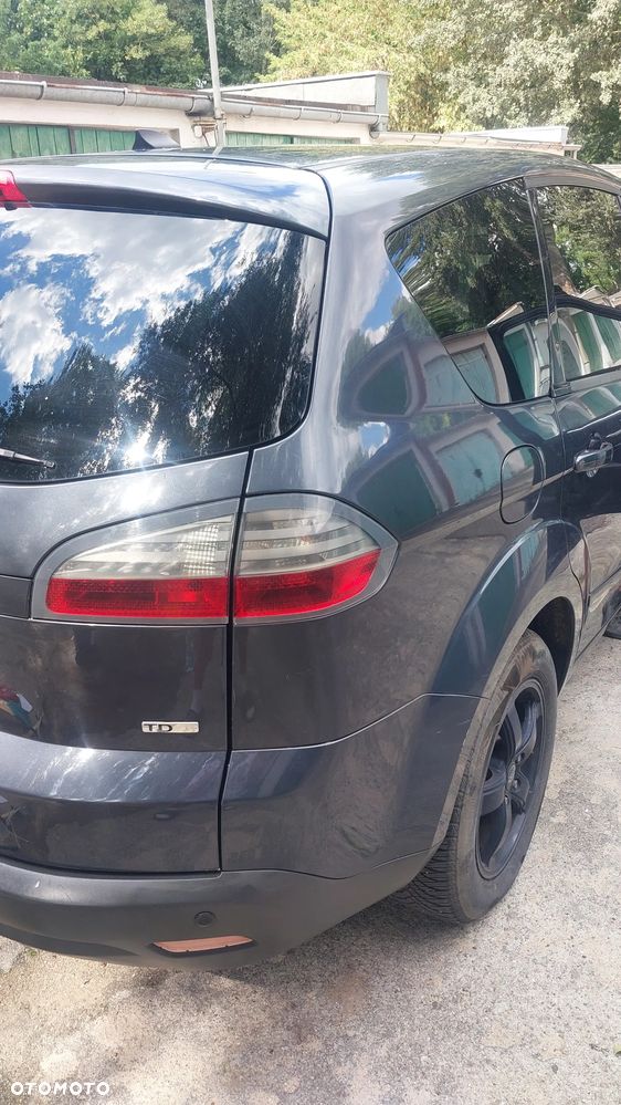 Ford S-Max - 11