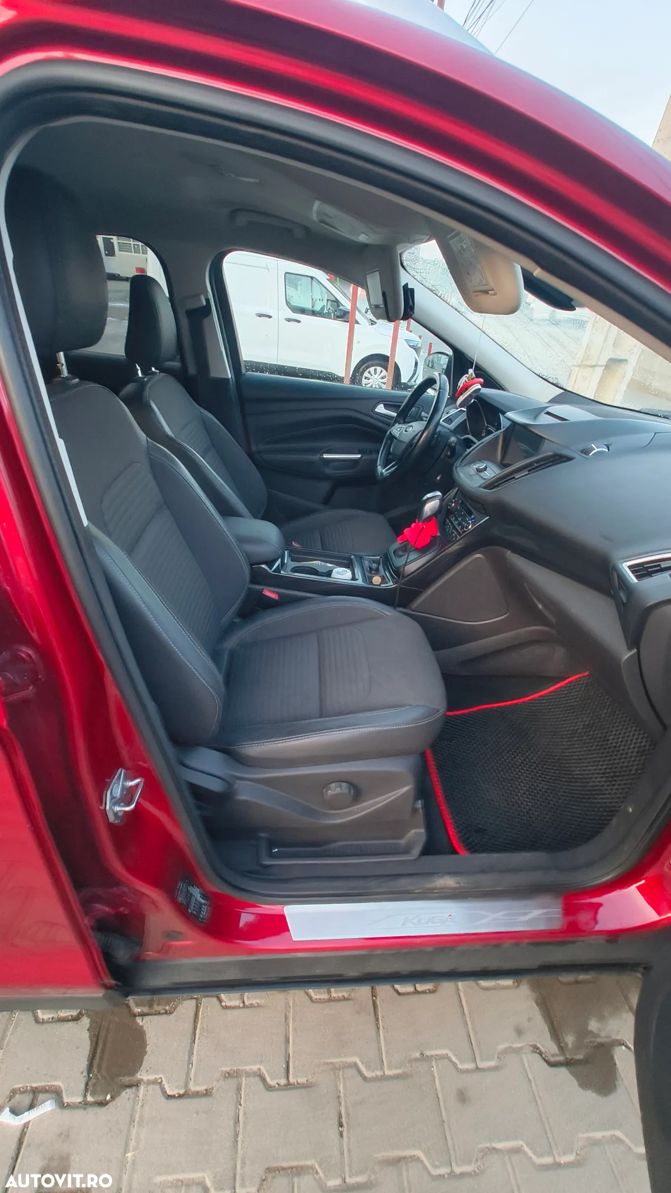 Ford Kuga 2.0 TDCi 4WD Powershift Titanium - 11