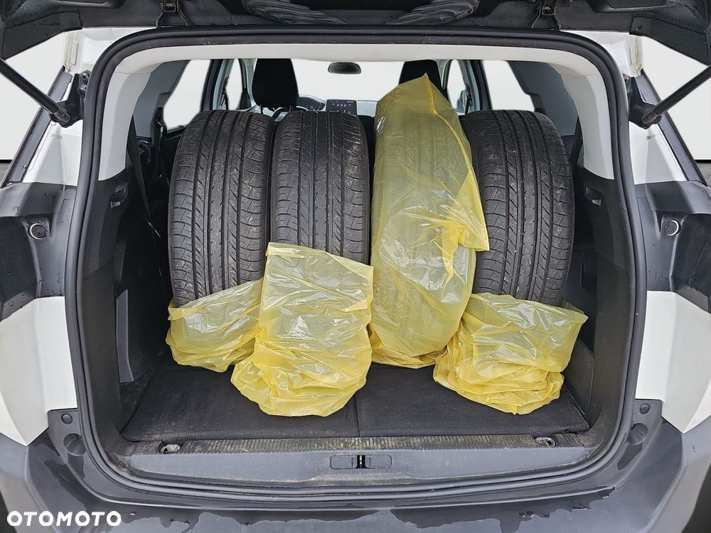 Peugeot 5008 1.5 BlueHDi Active S&S EAT8 - 28