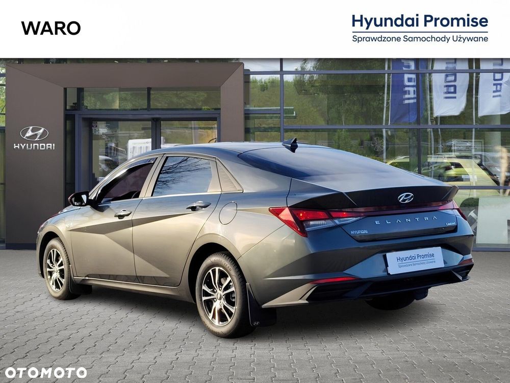Hyundai Elantra - 4