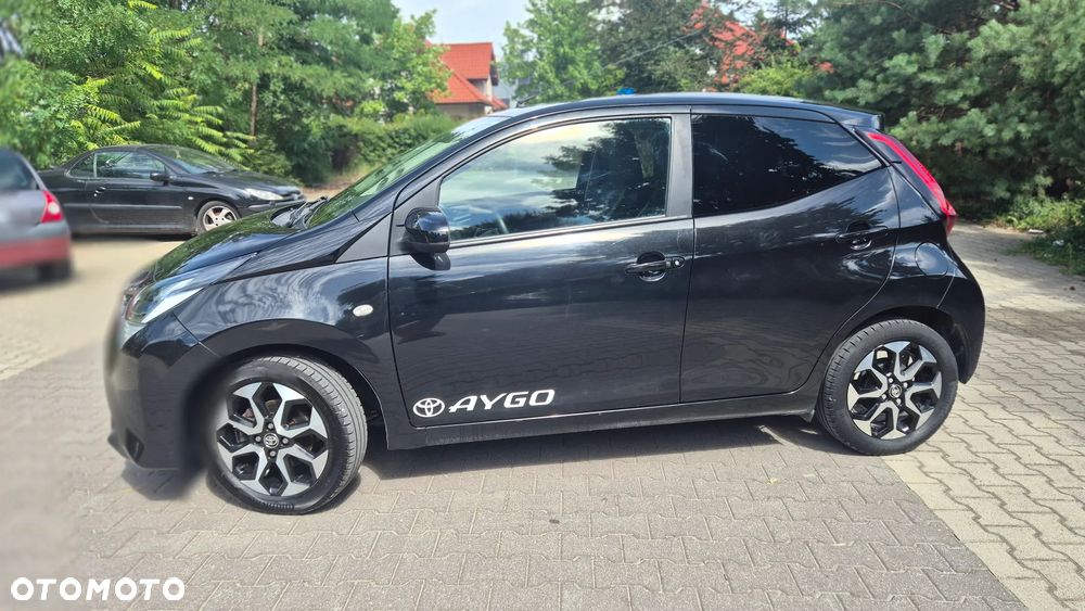 Toyota Aygo x.shift x-play connect - 2