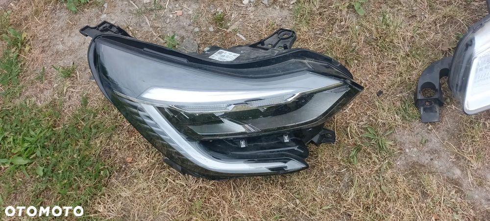 RENAULT CAPTUR II 2019 2020 lampa prawa przód przednia FUL LED - 1