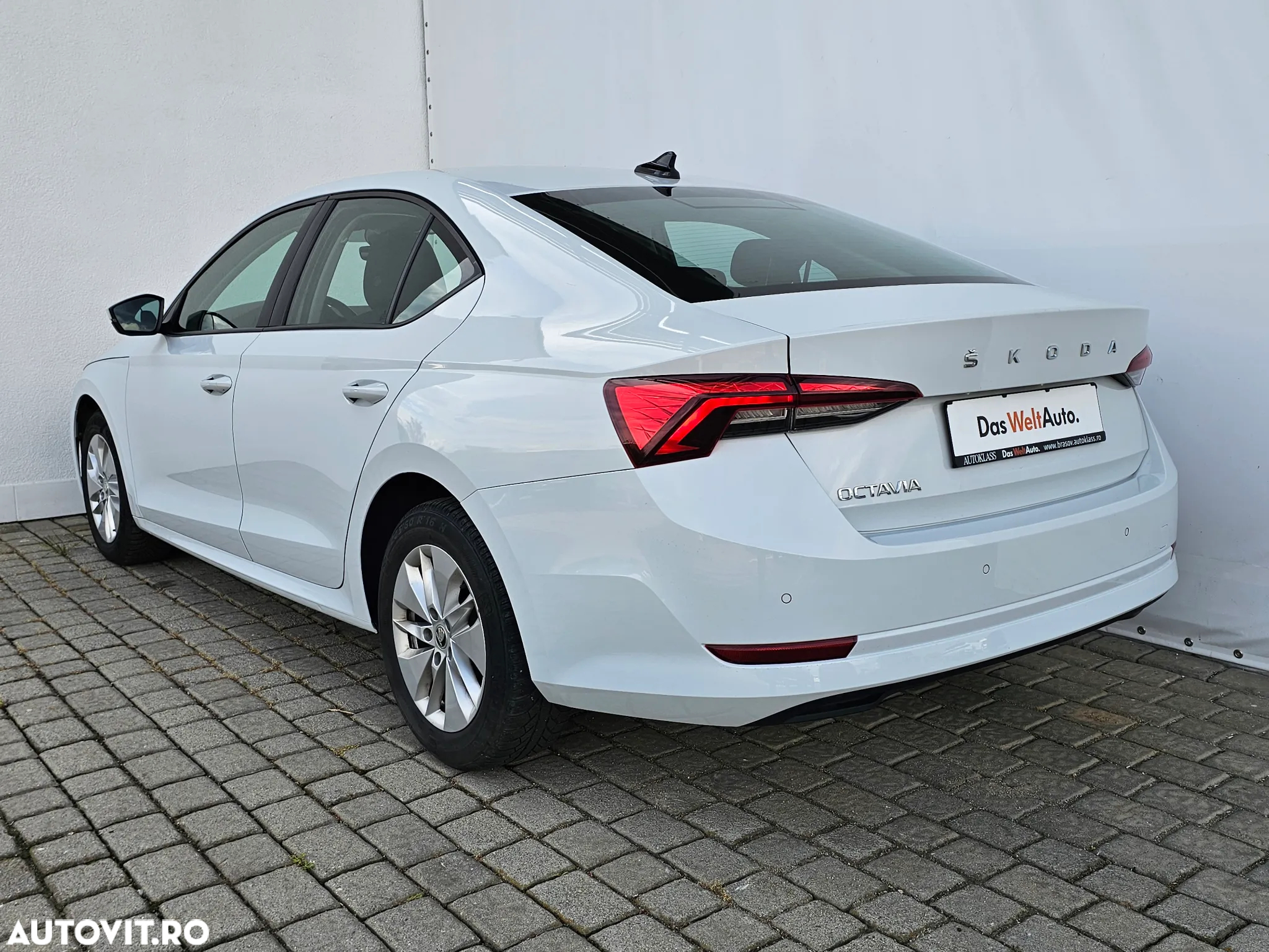 Skoda Octavia 2.0 TDI DSG Ambition - 3