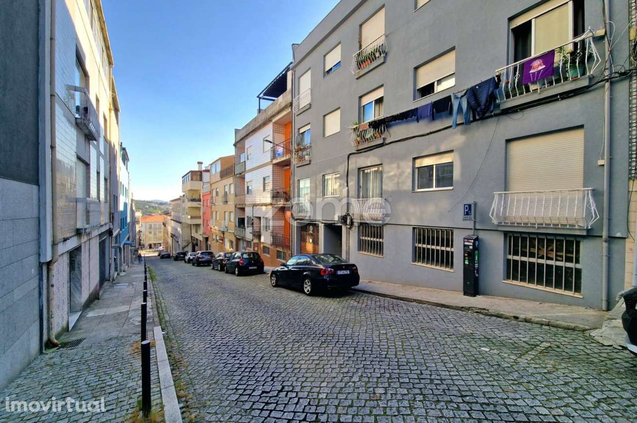 Apartamento T1 Renovado p/ arrendamento no centro histórico de Braga - Grande imagem: 2/26