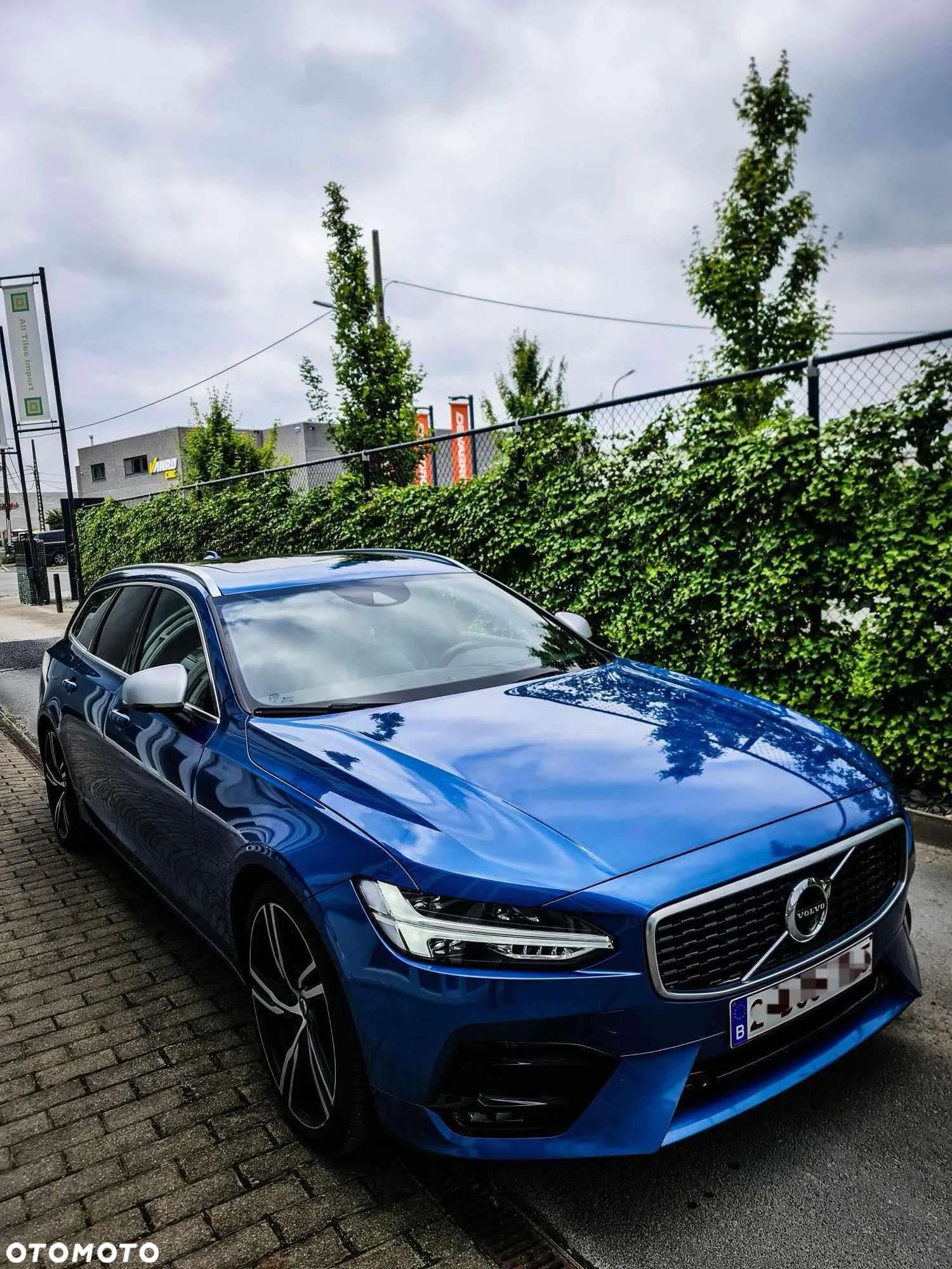 Volvo V90 D4 R-Design - 1