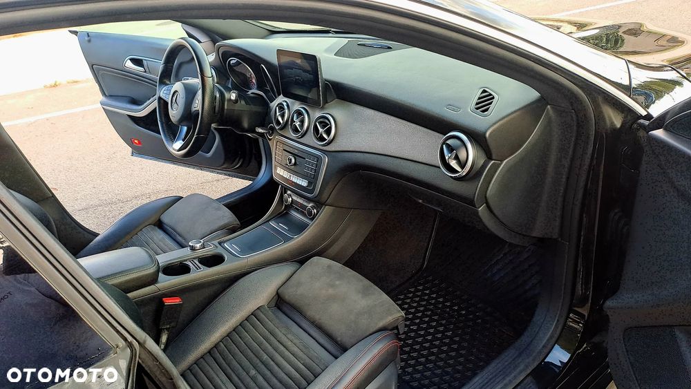 Mercedes-Benz CLA 180 7G-DCT AMG Line - 16