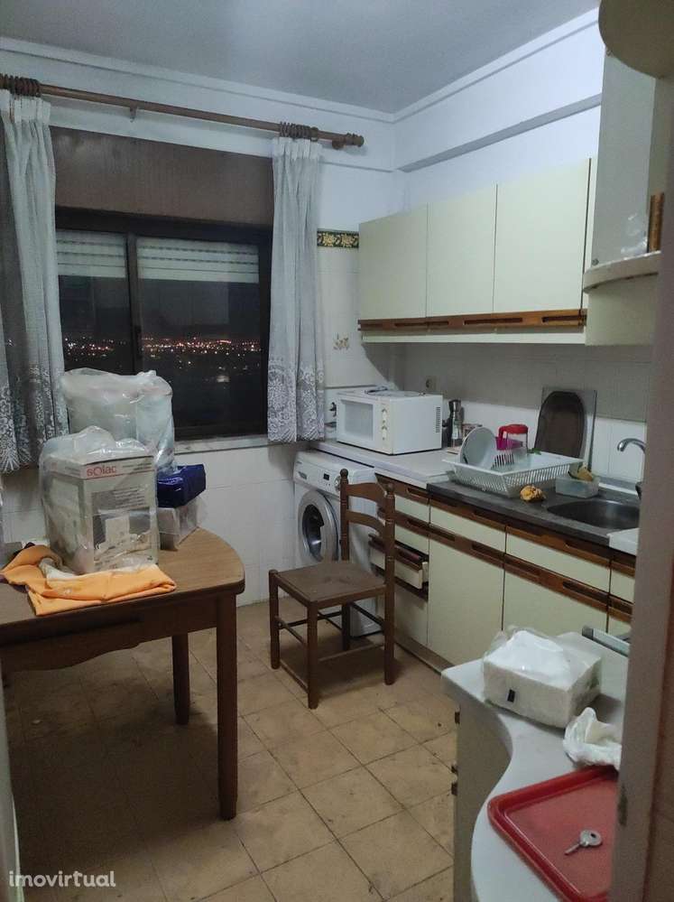 T3 com excelentes áreas na Brandoa - Grande imagem: 5/10