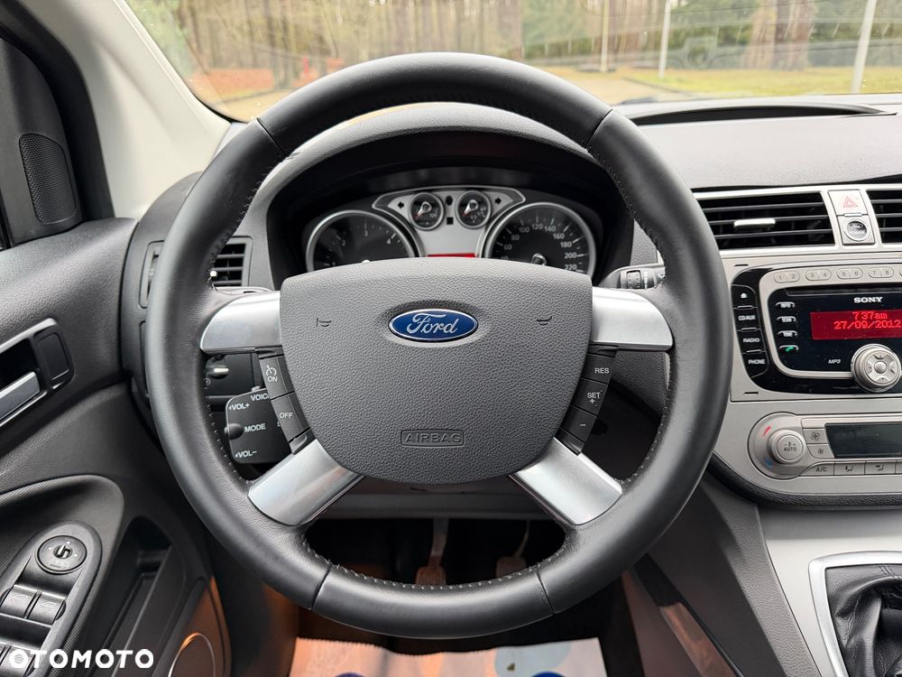 Ford Kuga 2.0 TDCi 2x4 Titanium - 24