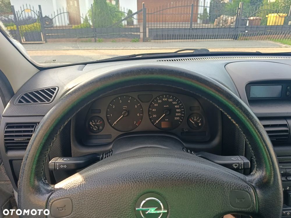 Opel Astra 1.8 Elegance - 25