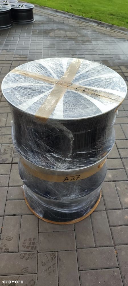 FELGI ALUMINIOWE STOPNIOWANE 5x112 2x 8Jx18 CALI ET43 2x 9Jx 18 CALI ET 52,5 fi 66,6 MERCEDES E CLS GLK GLS 4 SZTUKI KOMPLET - 21