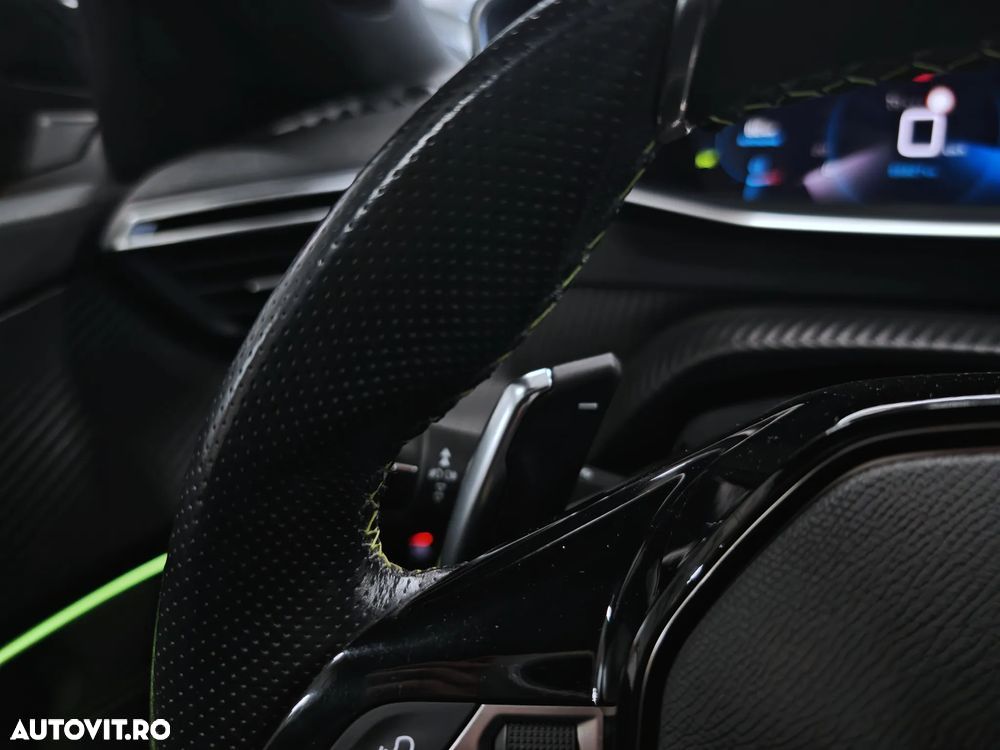 Peugeot 2008 PureTech 130 EAT8 GT - 17