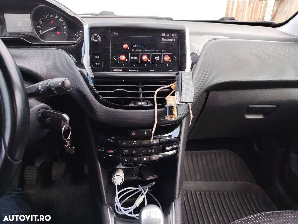 Peugeot 208 - 24