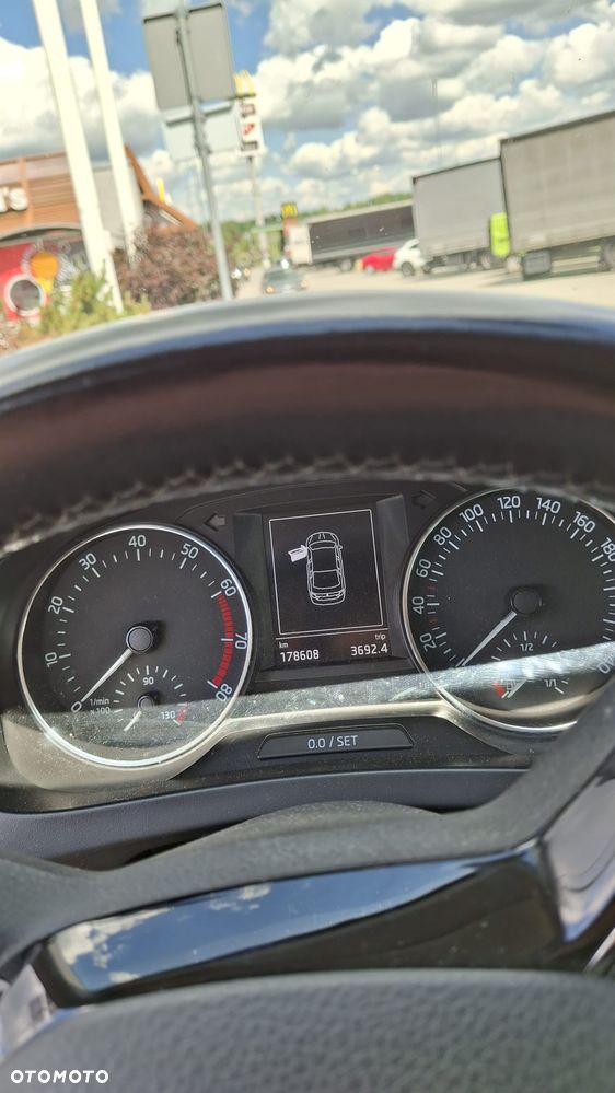 Skoda RAPID 1.2 TSI Ambition - 11