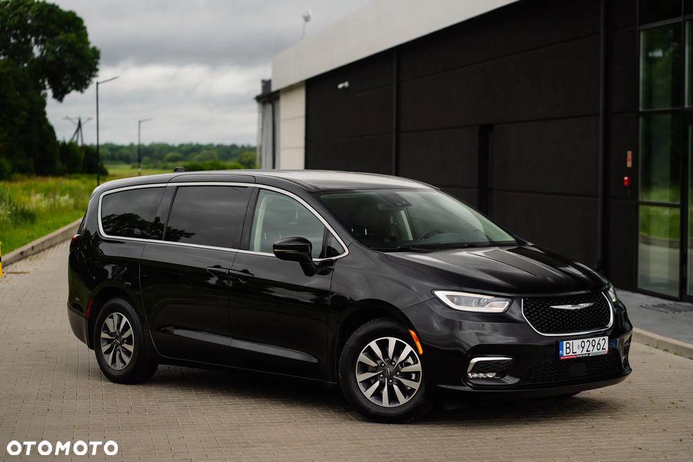 Chrysler Pacifica - 2