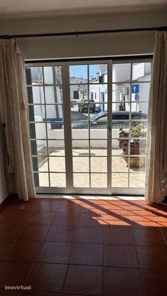 Moradia t4 com cave R/C 1 andar - Grande imagem: 3/8