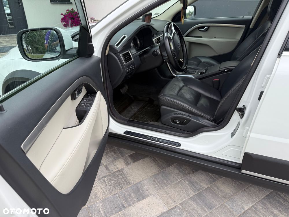 Volvo XC 70 D5 AWD Momentum - 22
