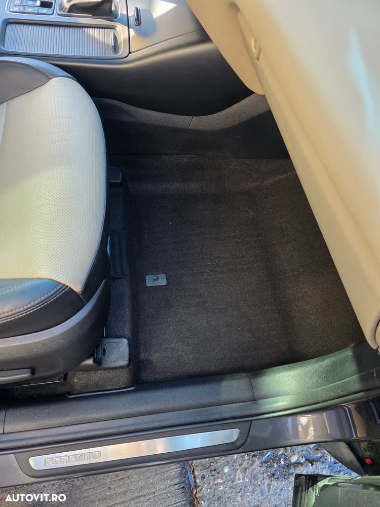 Kia Sorento 2.2 DSL 6AT 4x4 Cosmo - 30