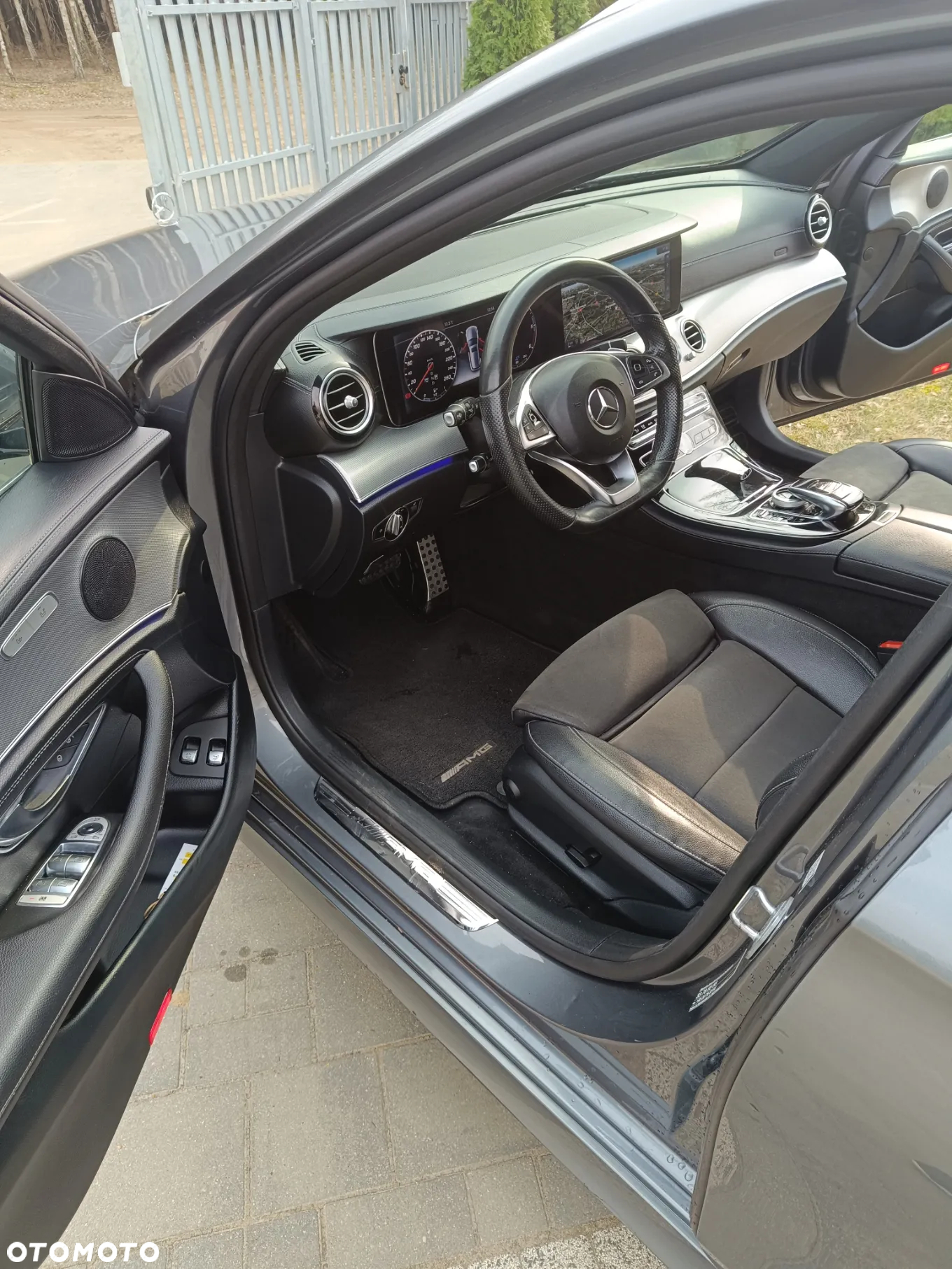 Mercedes-Benz Klasa E 220 d T 9G-TRONIC AMG Line - 24