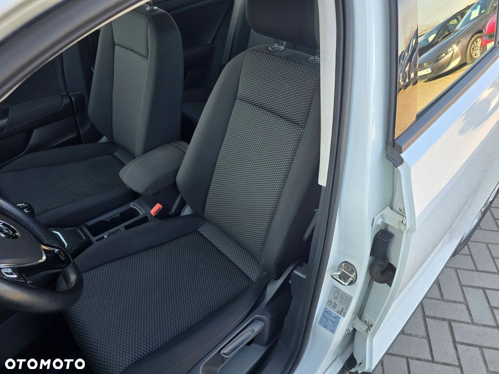 Volkswagen T-Roc - 12