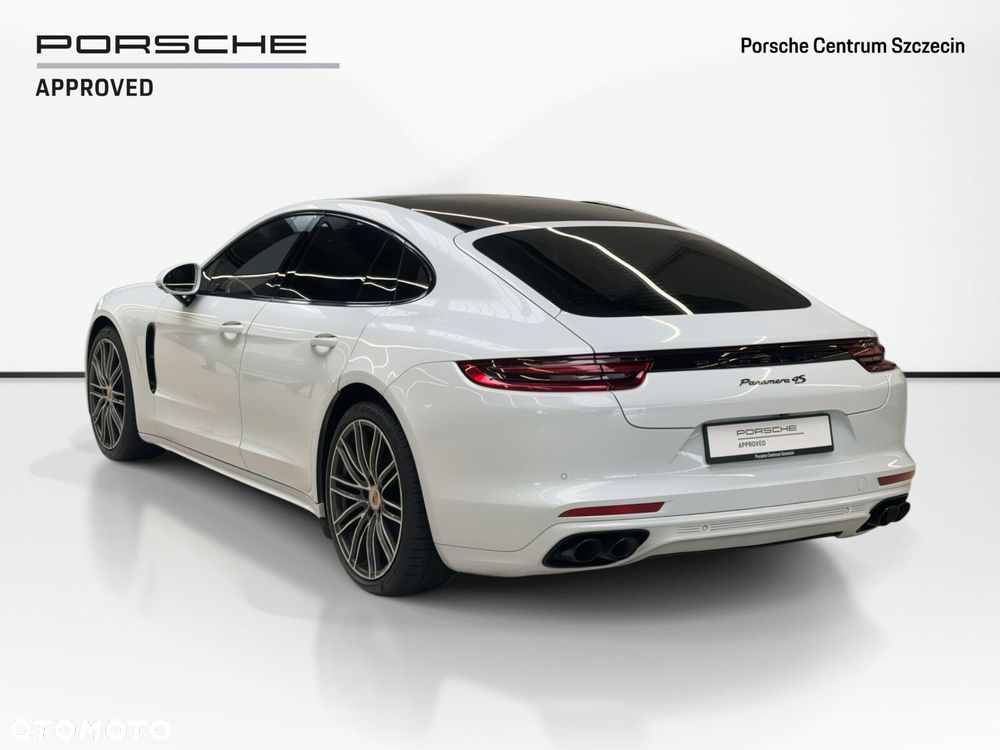 Porsche Panamera - 4
