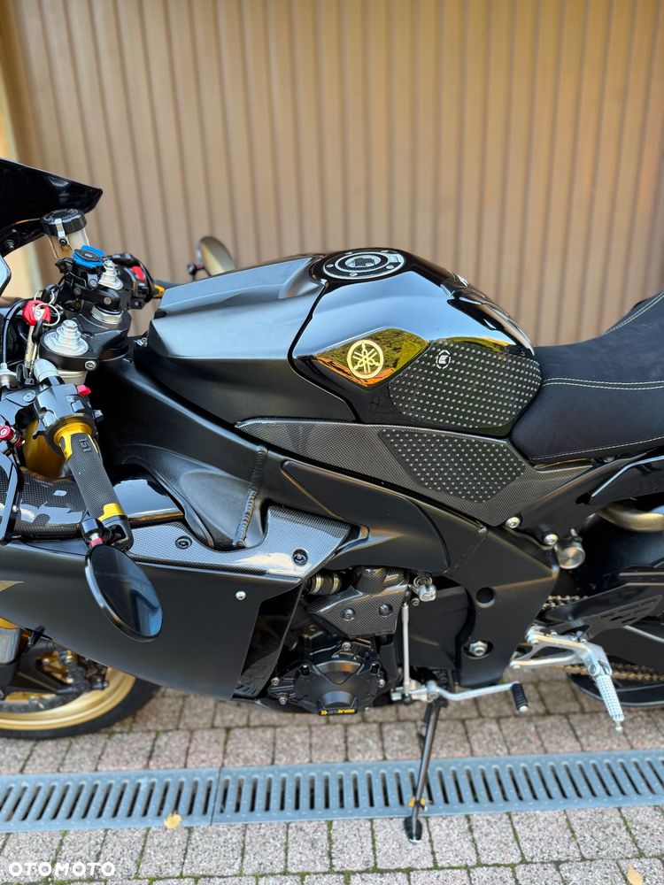 Yamaha R1 - 28