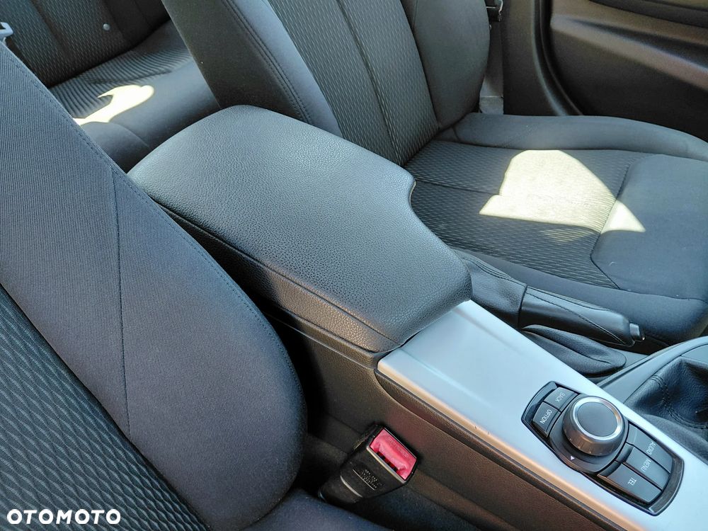 BMW Seria 3 318d Luxury Line - 22