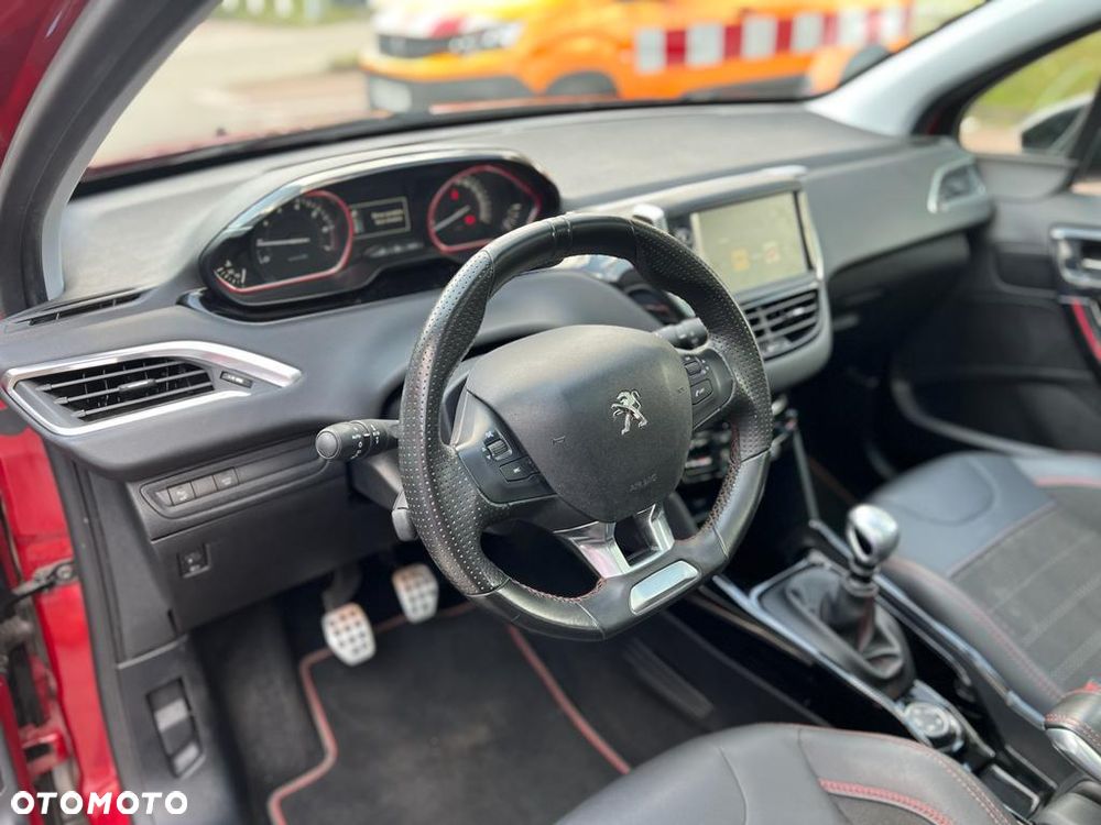 Peugeot 2008 1.2 PureTech GT Line S&S - 6