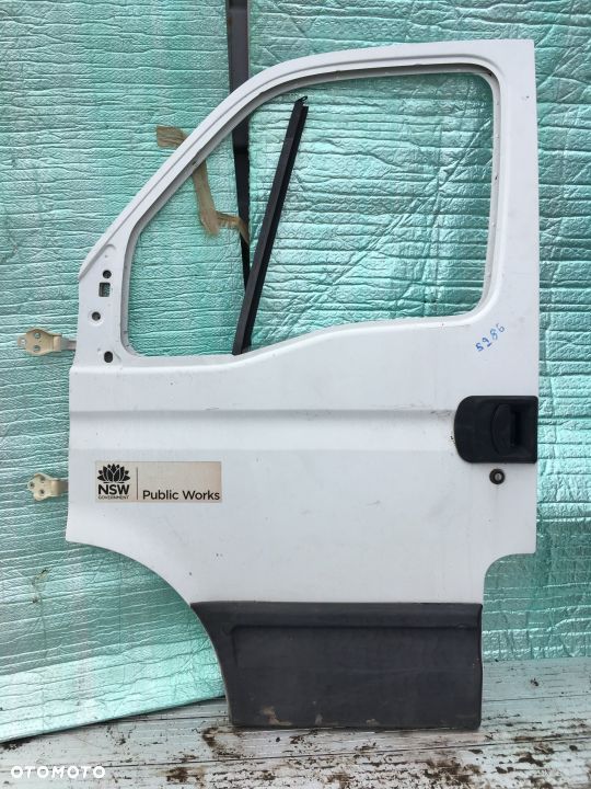 B286 Iveco Daily przednie lewe drzwi - 1