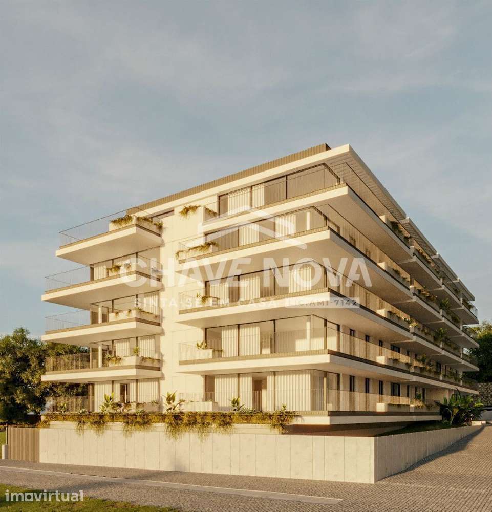 T4 Novo c/ 3 Lugares de Garagem em Canidelo