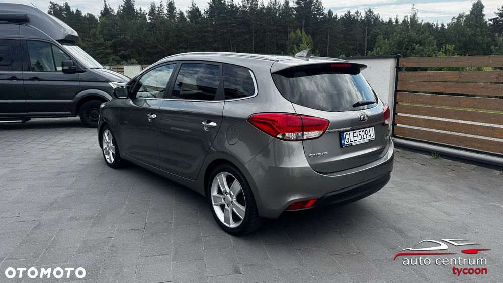 Kia Carens - 5