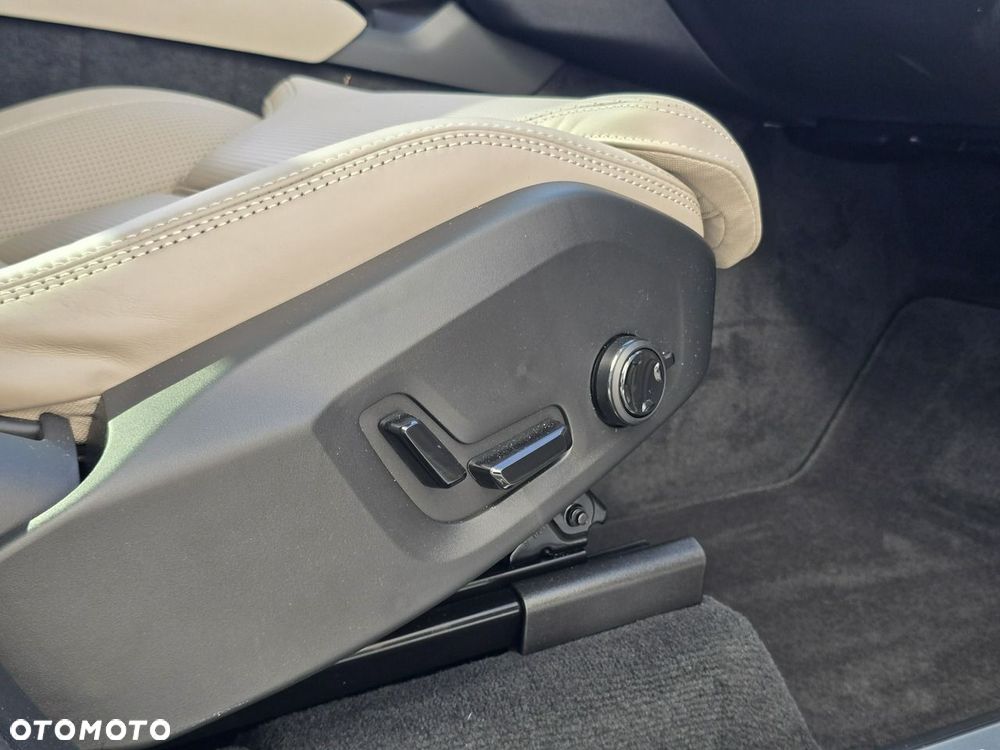 Volvo XC 90 T8 AWD Plug-In Hybrid Ultra Dark 7os - 27