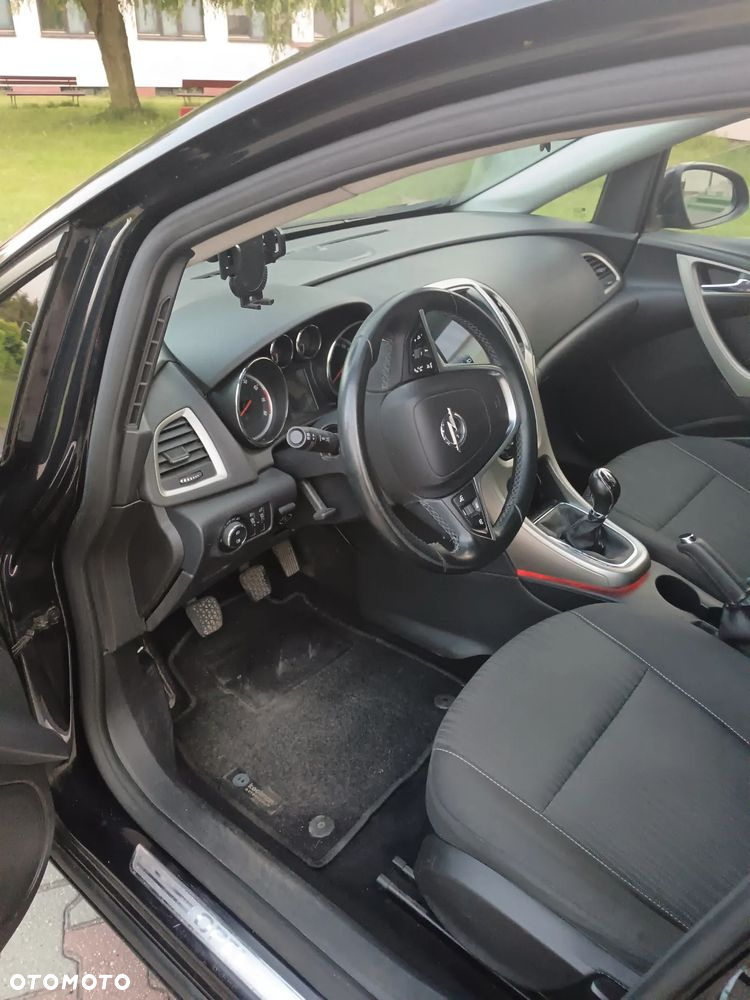 Opel Astra 1.6 Turbo 150 Jahre - 8