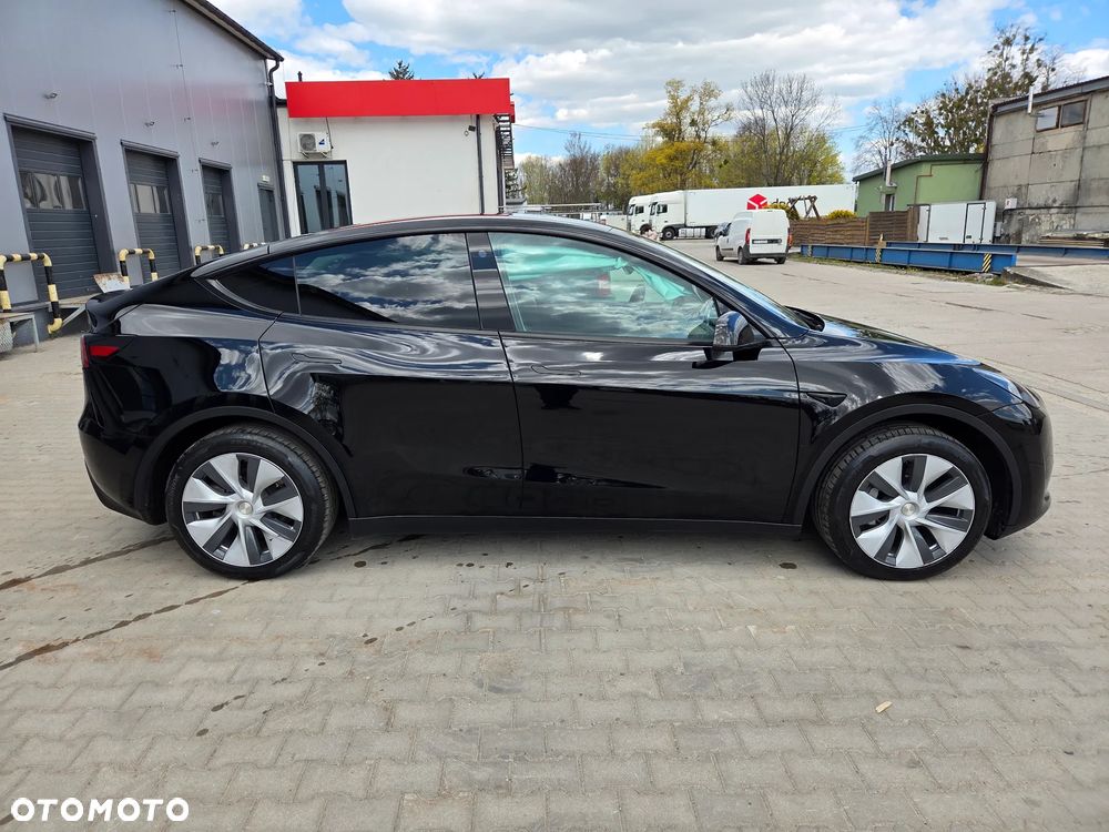 Tesla Model Y - 6