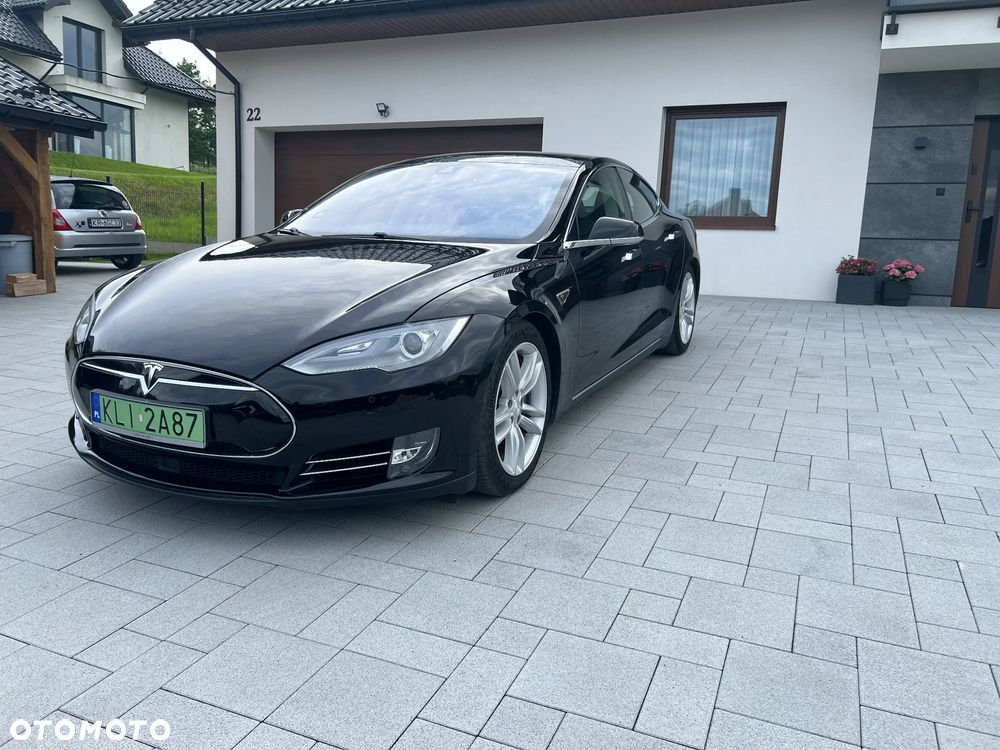 Tesla Model S - 4